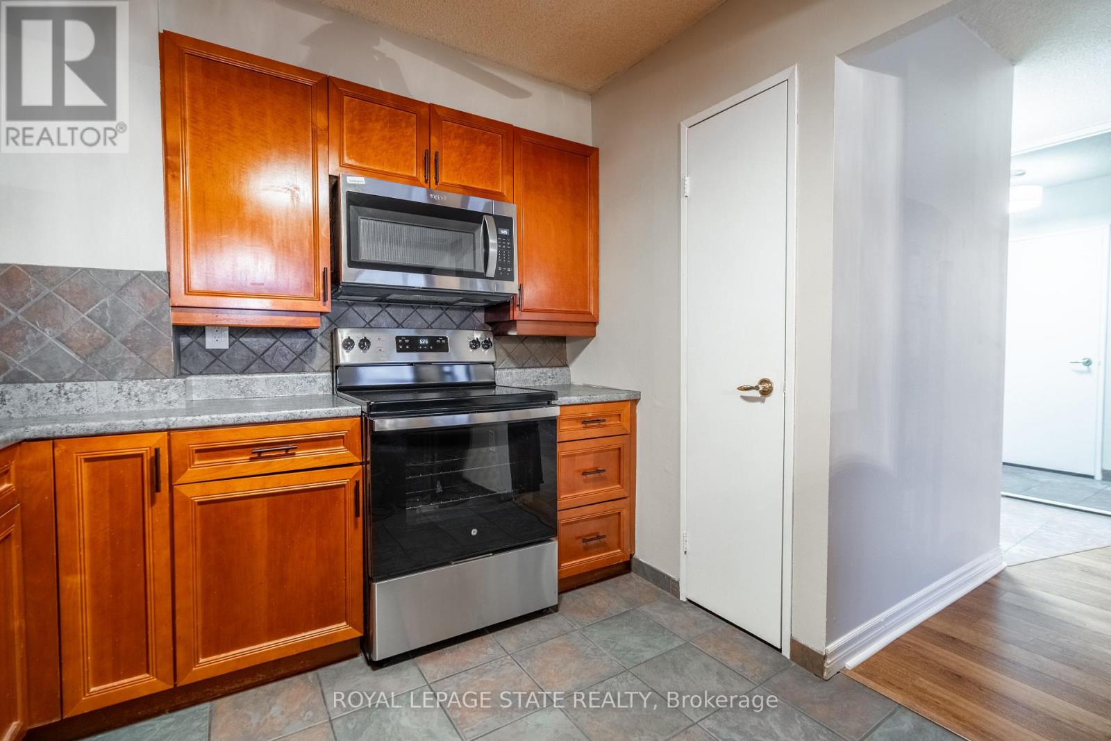 1218 - 500 Green Road, Hamilton, Ontario  L8E 3M6 - Photo 18 - X12730624