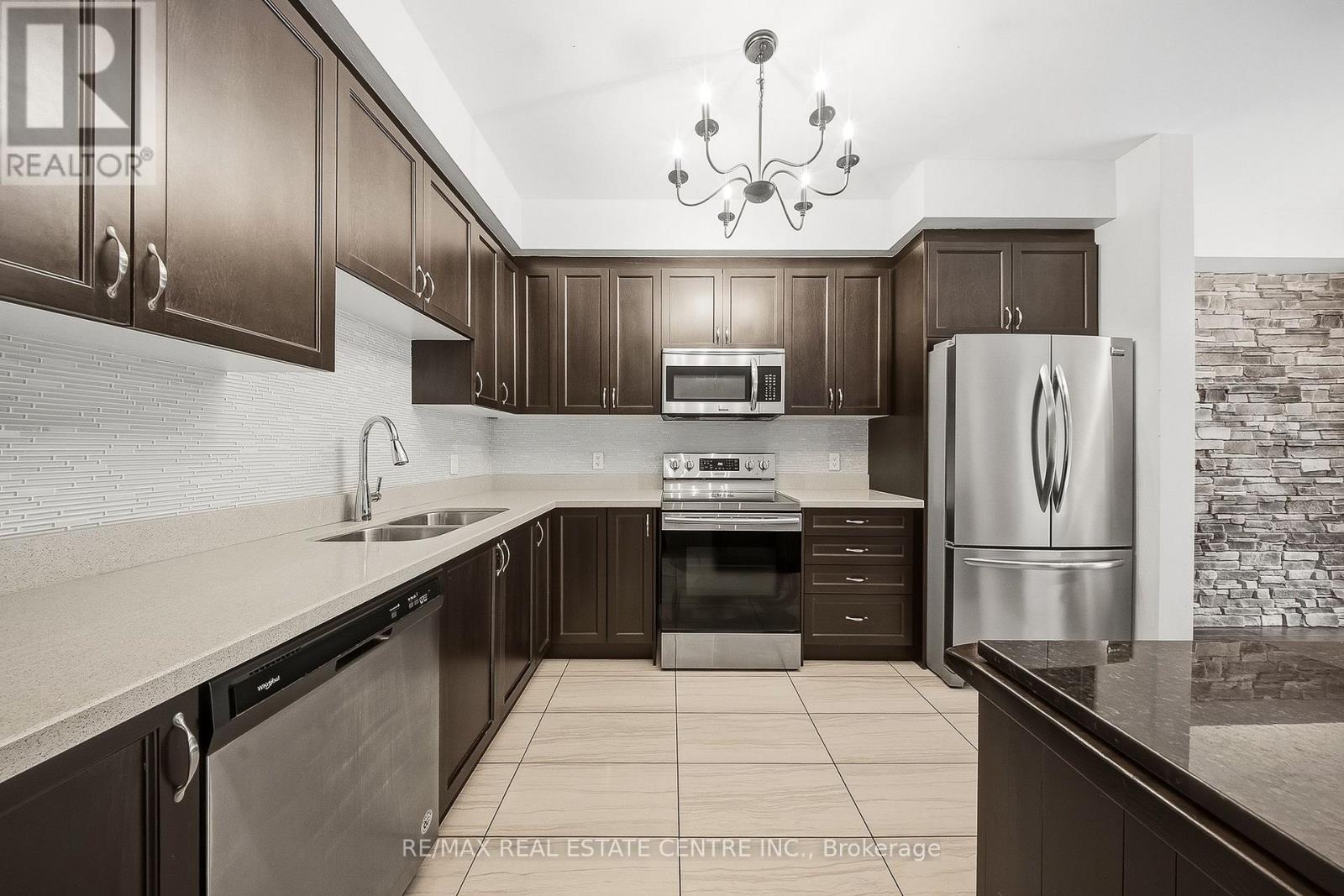 3 - 43 Kerman Avenue, Grimsby, Ontario  L3M 0G2 - Photo 18 - X12803592