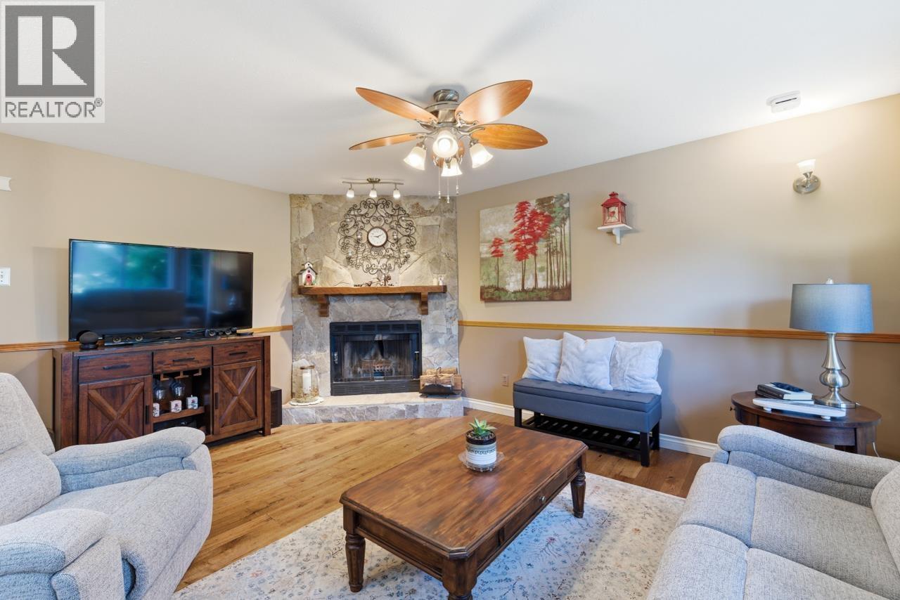 22759 Balabanian Circle, Maple Ridge, British Columbia  V2X 8Z5 - Photo 4 - R3091764