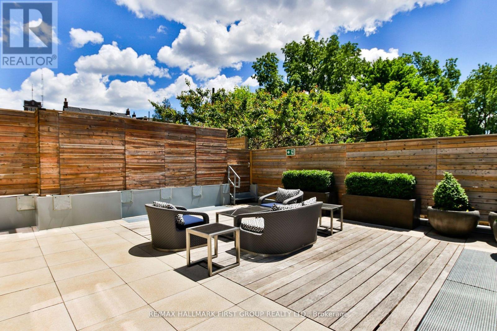 401 - 835 St Clair Avenue W, Toronto, Ontario  M6C 2N5 - Photo 17 - C12803900