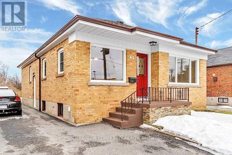 (MAIN) - 21 LYNVALLEY CRESCENT, Toronto, Ontario