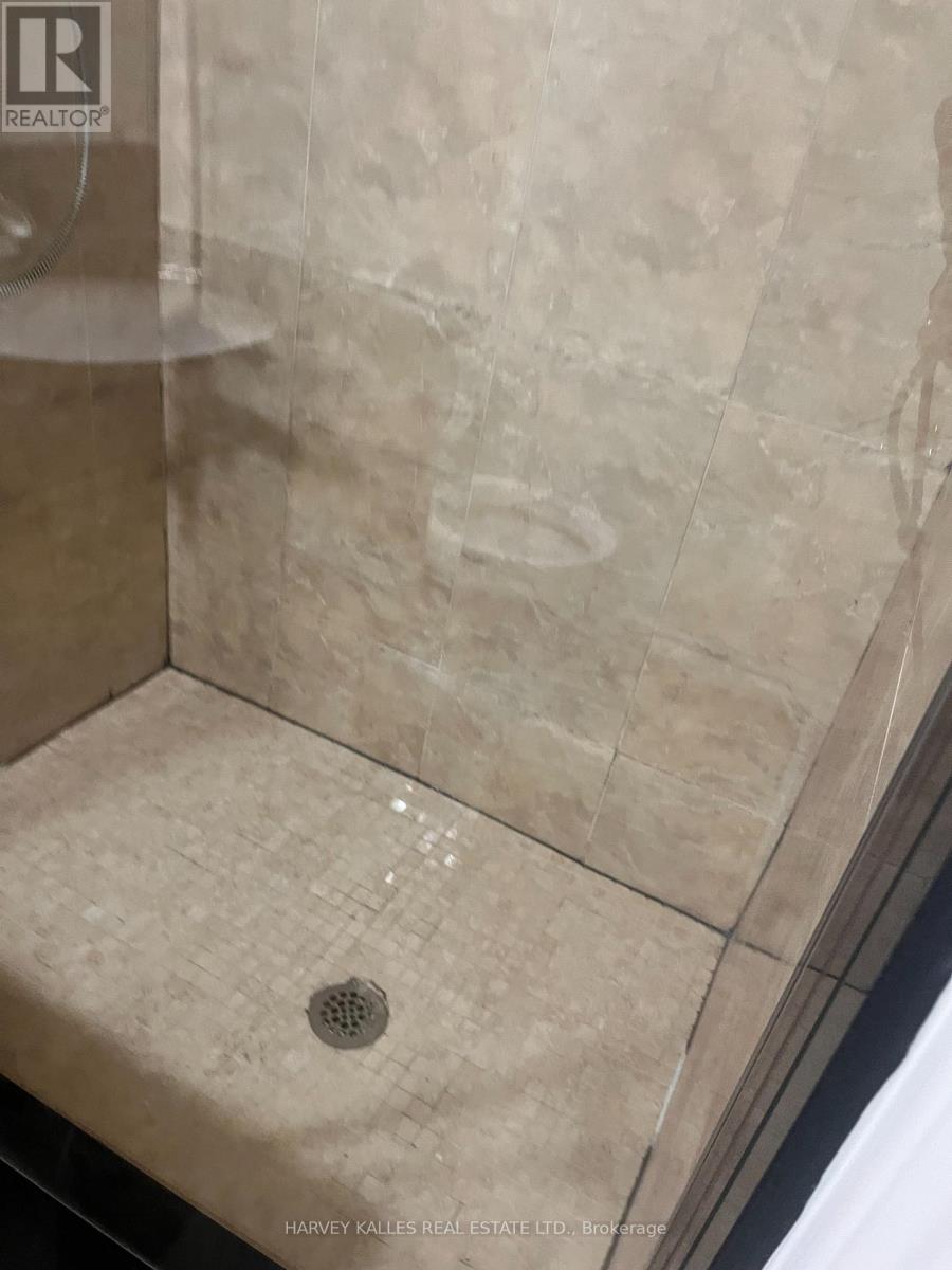 Upper - 916 Bloor Street W, Toronto, Ontario  M6H 1L1 - Photo 14 - W12803848