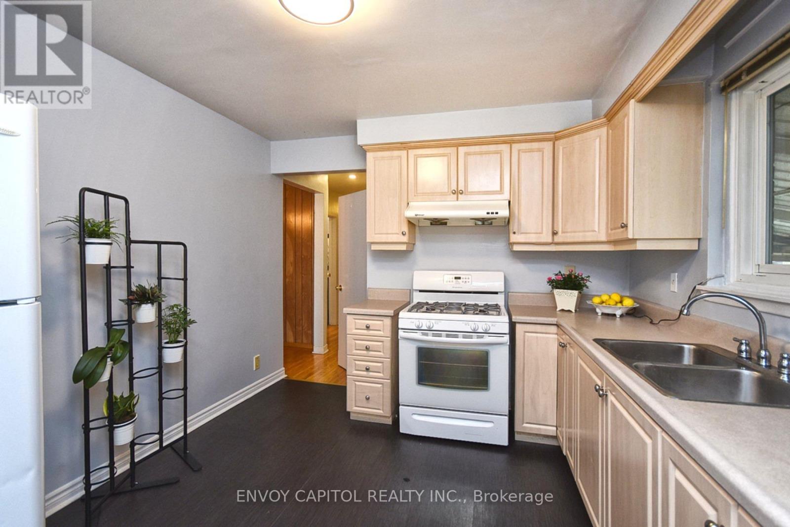 159 Shoreham Drive, Toronto, Ontario  M3N 1T3 - Photo 12 - W12803858