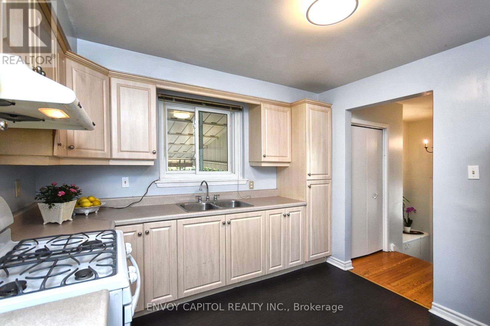 159 Shoreham Drive, Toronto, Ontario  M3N 1T3 - Photo 13 - W12803858