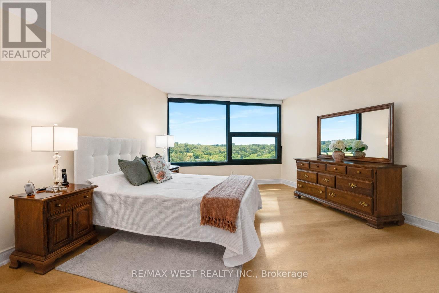 1012 - 1300 Bloor Street W, Mississauga, Ontario  L4Y 3Z2 - Photo 13 - W12803878