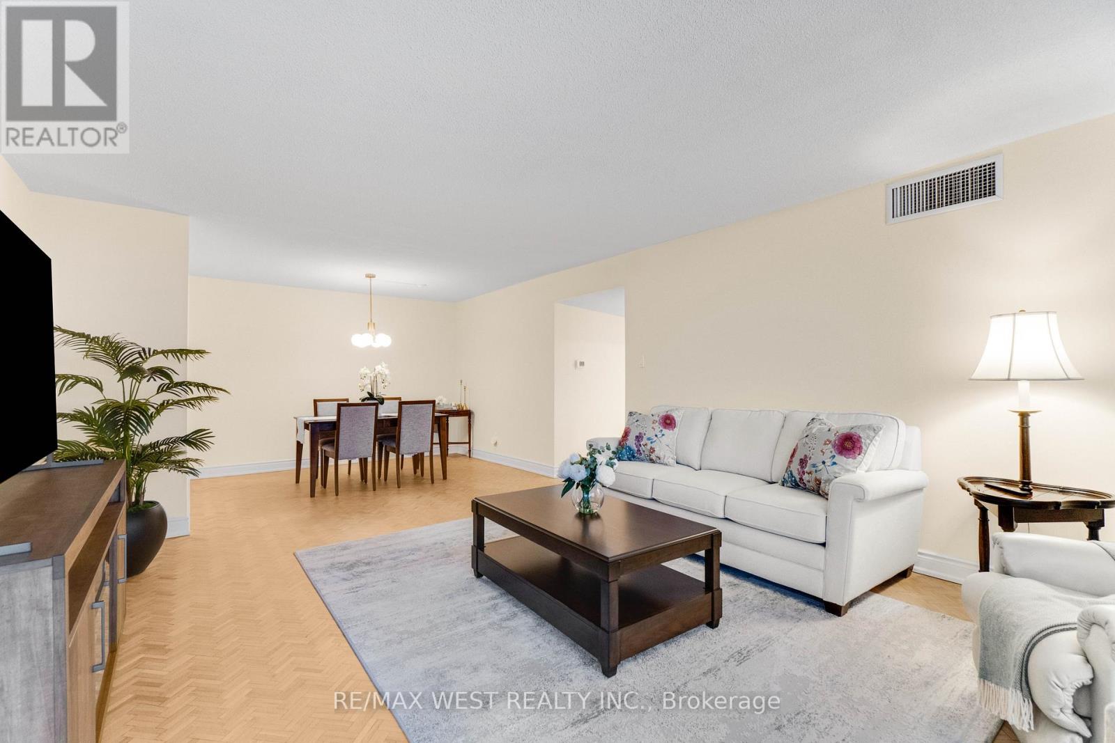 1012 - 1300 Bloor Street W, Mississauga, Ontario  L4Y 3Z2 - Photo 6 - W12803878