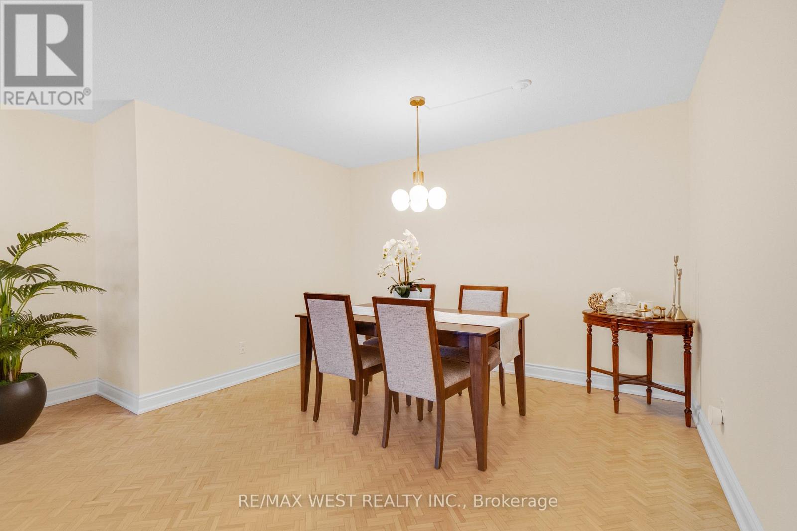 1012 - 1300 Bloor Street W, Mississauga, Ontario  L4Y 3Z2 - Photo 7 - W12803878