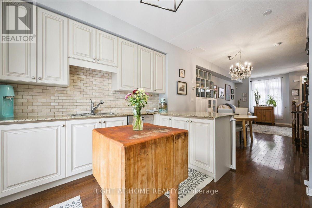 Th 2 - 101 The Queensway, Toronto, Ontario  M8Z 0H1 - Photo 13 - W12803890