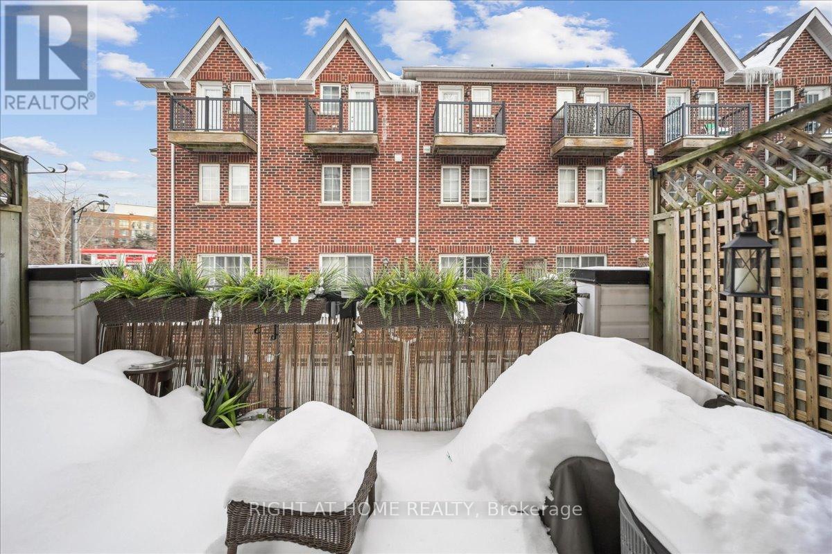 Th 2 - 101 The Queensway, Toronto, Ontario  M8Z 0H1 - Photo 14 - W12803890