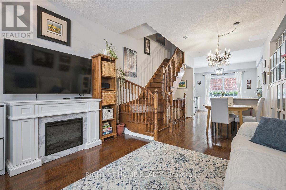 Th 2 - 101 The Queensway, Toronto, Ontario  M8Z 0H1 - Photo 5 - W12803890