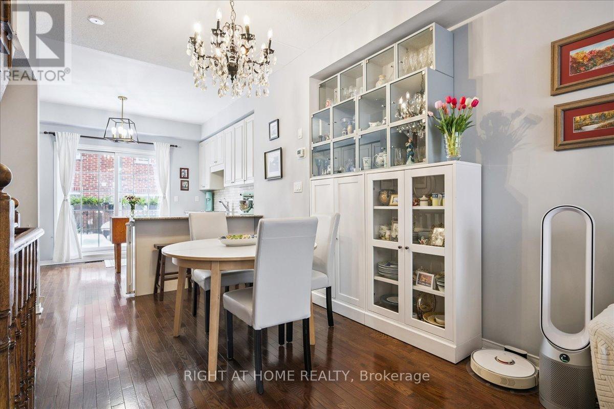 Th 2 - 101 The Queensway, Toronto, Ontario  M8Z 0H1 - Photo 7 - W12803890