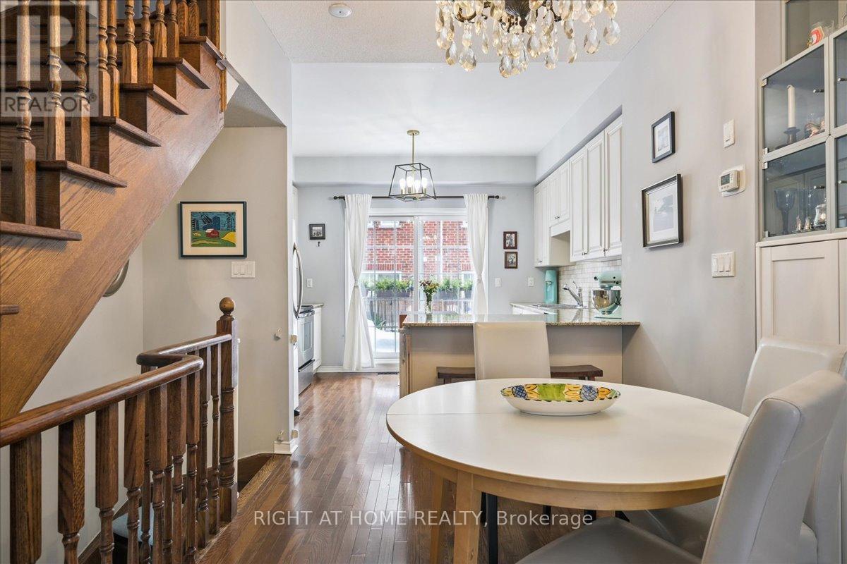 Th 2 - 101 The Queensway, Toronto, Ontario  M8Z 0H1 - Photo 8 - W12803890