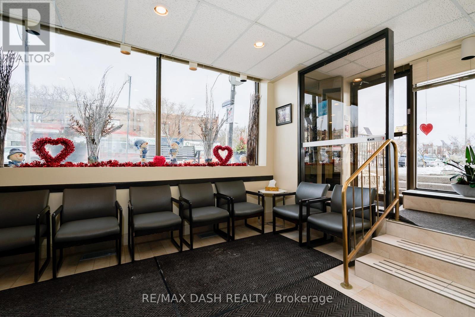 B - 2373 Bloor Street W, Toronto (High Park-Swansea), Ontario  M6S 1P6 - Photo 3 - W12803908