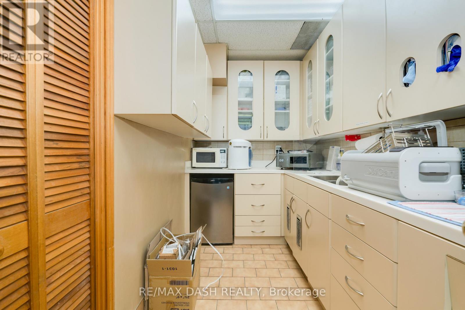 B - 2373 Bloor Street W, Toronto (High Park-Swansea), Ontario  M6S 1P6 - Photo 30 - W12803908