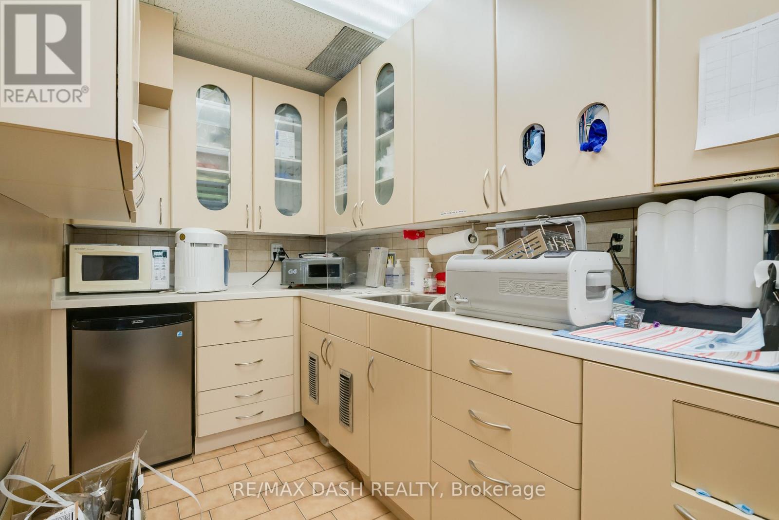 B - 2373 Bloor Street W, Toronto (High Park-Swansea), Ontario  M6S 1P6 - Photo 31 - W12803908