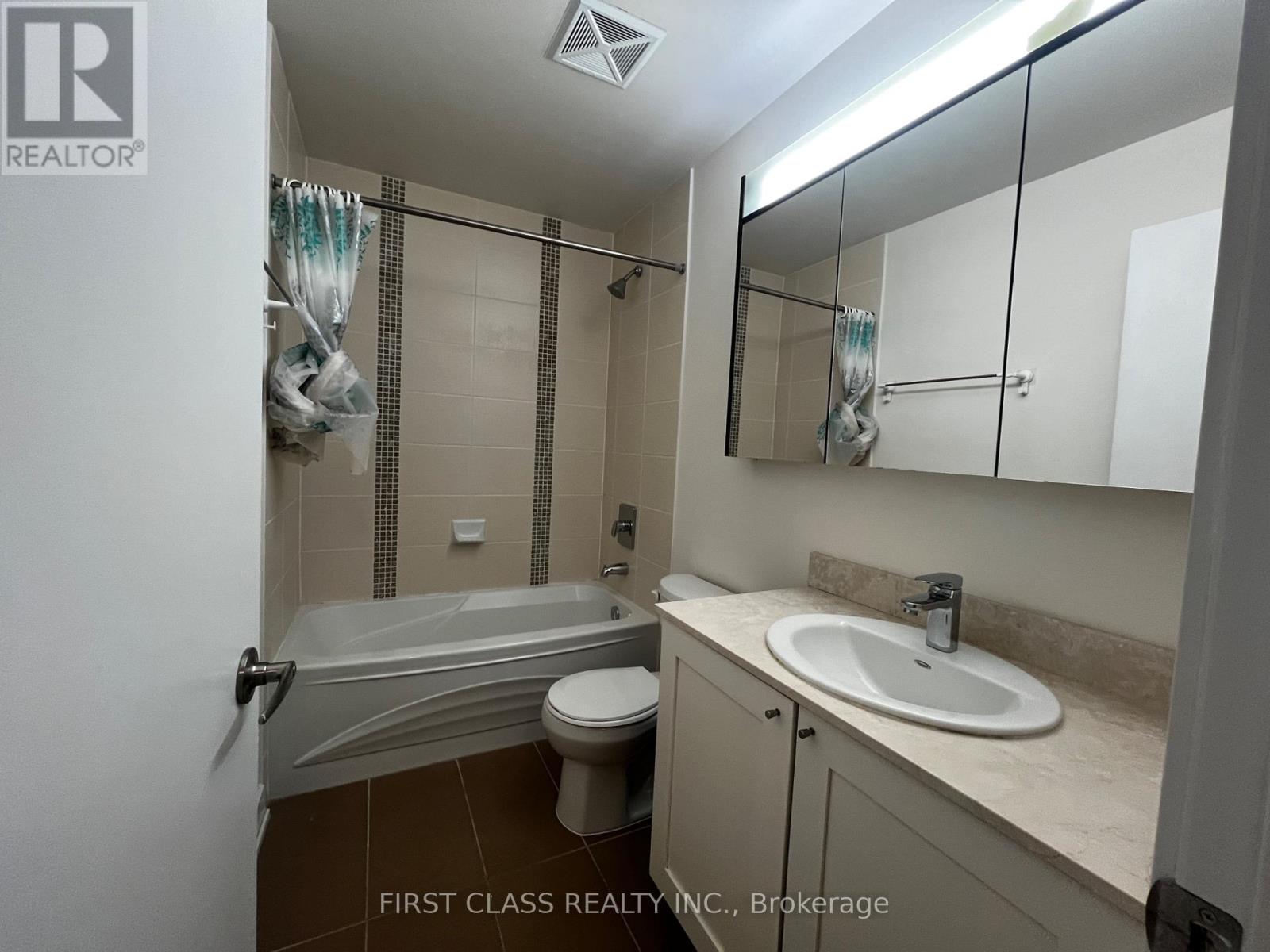 1204 - 4070 Confederation Parkway, Mississauga, Ontario  L5B 0E9 - Photo 11 - W12803912