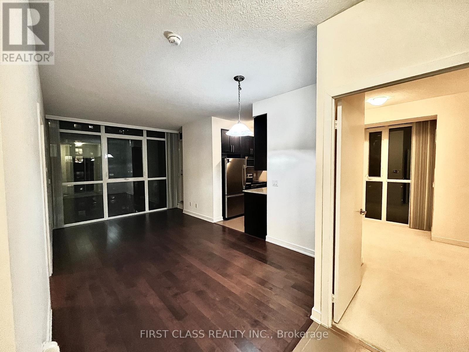 1204 - 4070 Confederation Parkway, Mississauga, Ontario  L5B 0E9 - Photo 4 - W12803912