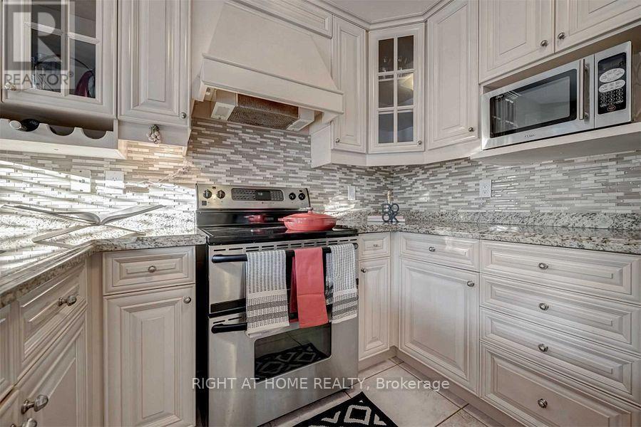 2923 Duncairn Drive, Mississauga, Ontario  L5M 5V7 - Photo 11 - W12803914