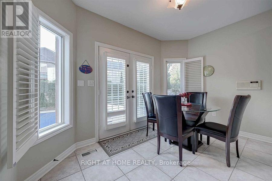 2923 Duncairn Drive, Mississauga, Ontario  L5M 5V7 - Photo 13 - W12803914