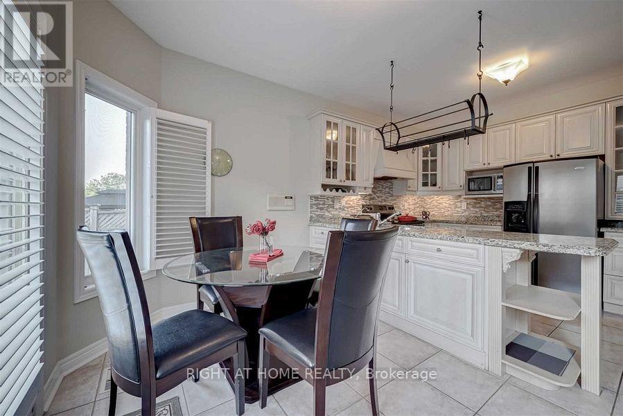 2923 Duncairn Drive, Mississauga, Ontario  L5M 5V7 - Photo 14 - W12803914