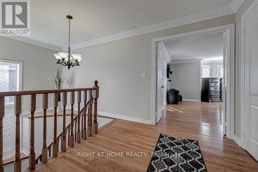 2923 Duncairn Drive, Mississauga, Ontario  L5M 5V7 - Photo 15 - W12803914