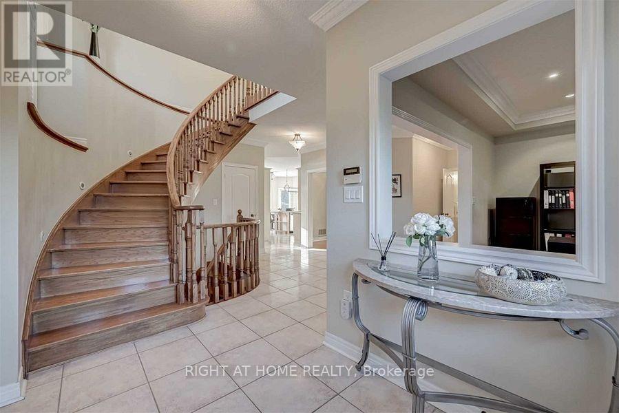 2923 Duncairn Drive, Mississauga, Ontario  L5M 5V7 - Photo 2 - W12803914