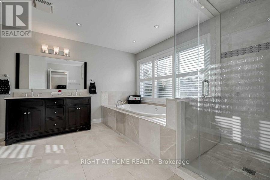 2923 Duncairn Drive, Mississauga, Ontario  L5M 5V7 - Photo 20 - W12803914