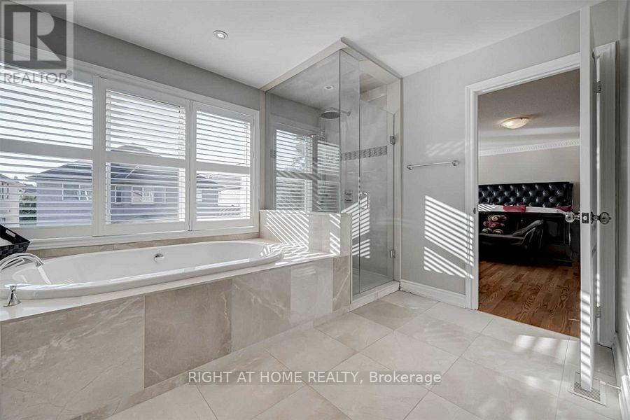 2923 Duncairn Drive, Mississauga, Ontario  L5M 5V7 - Photo 21 - W12803914