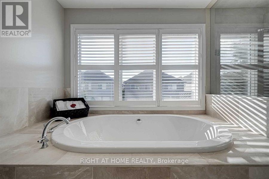 2923 Duncairn Drive, Mississauga, Ontario  L5M 5V7 - Photo 22 - W12803914