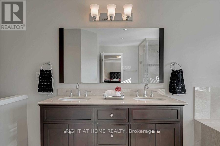 2923 Duncairn Drive, Mississauga, Ontario  L5M 5V7 - Photo 23 - W12803914