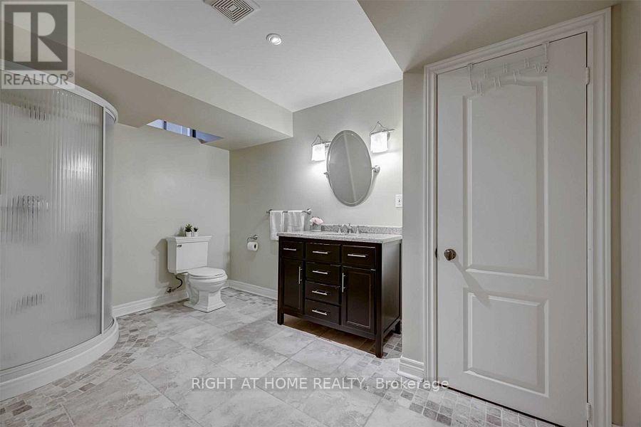 2923 Duncairn Drive, Mississauga, Ontario  L5M 5V7 - Photo 32 - W12803914