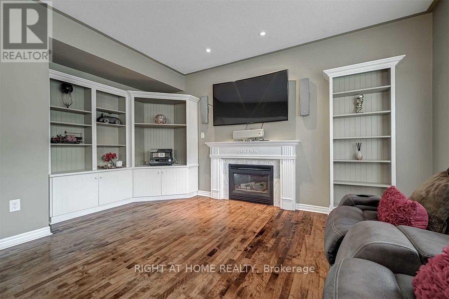 2923 Duncairn Drive, Mississauga, Ontario  L5M 5V7 - Photo 9 - W12803914