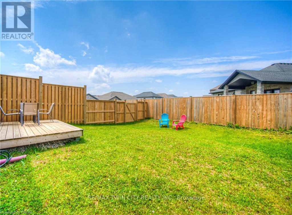 741 Hollinger Avenue, North Perth, Ontario  N4W 0J3 - Photo 37 - X12803864