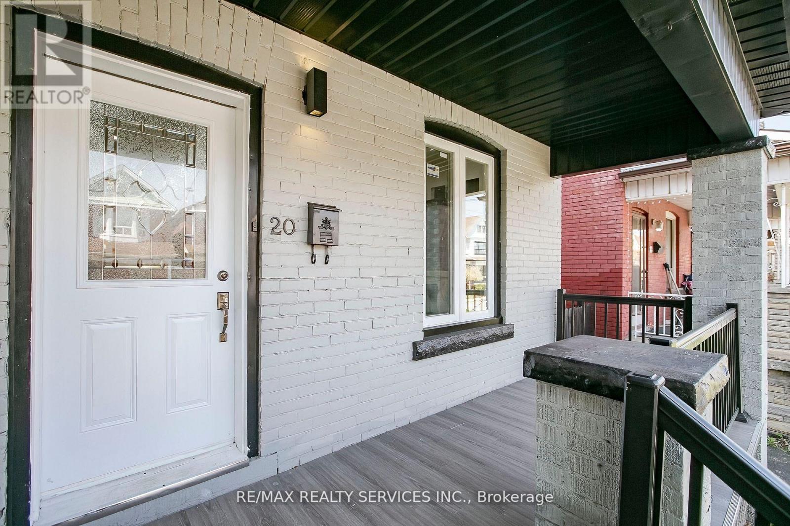 20 Somerset Avenue E, Hamilton, Ontario  L8L 2L5 - Photo 3 - X12803906