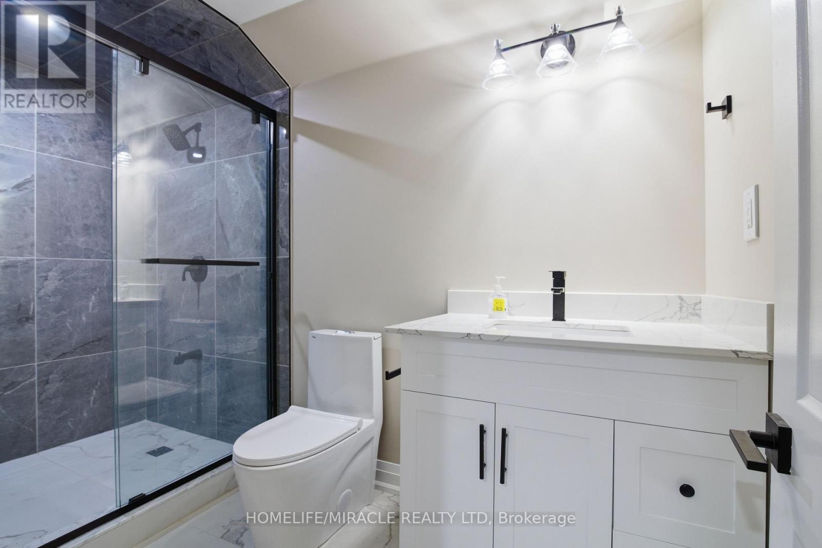 30 Malvern Court, Brampton, Ontario  L6W 1H1 - Photo 6 - W12801788