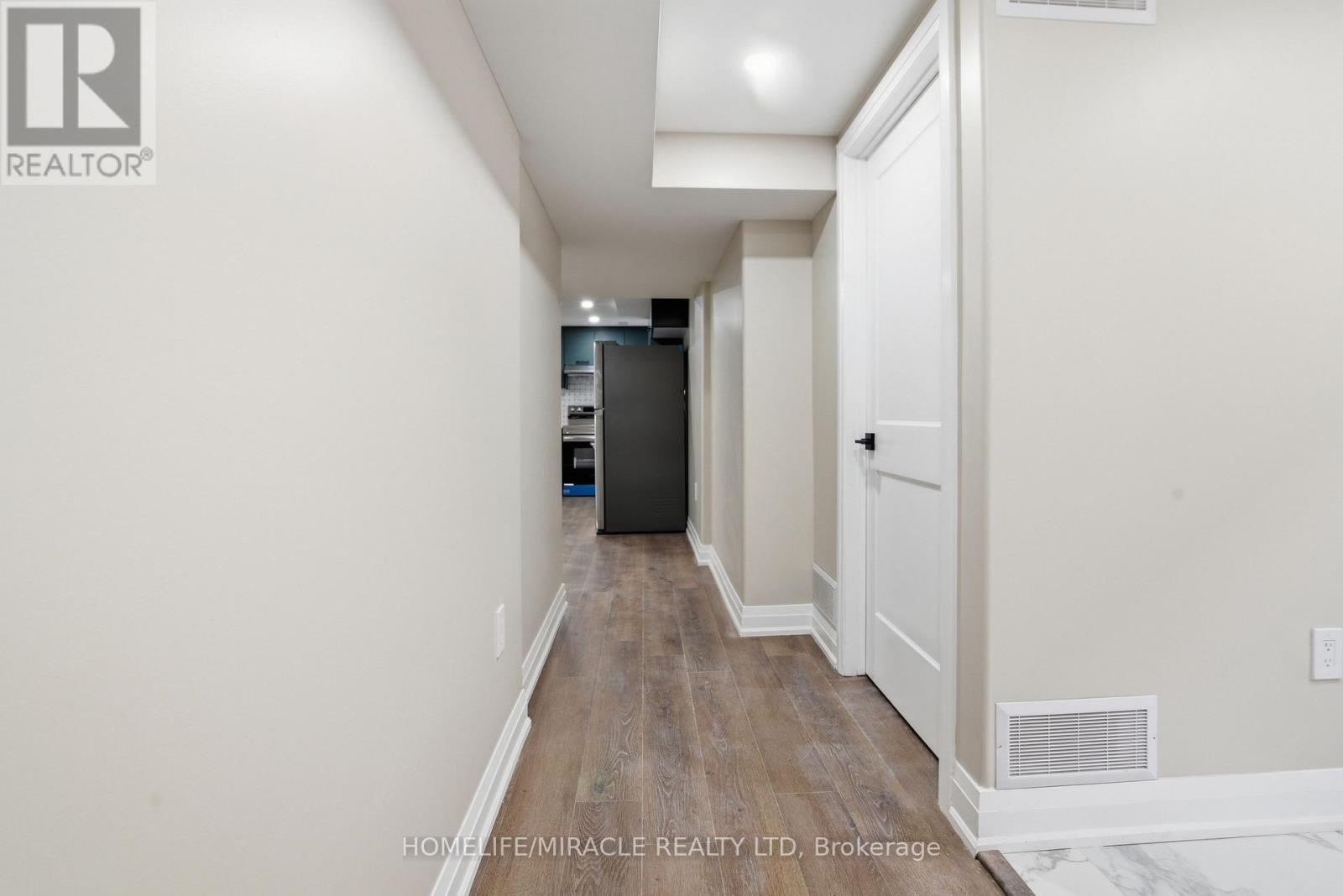 30 Malvern Court, Brampton, Ontario  L6W 1H1 - Photo 8 - W12801788