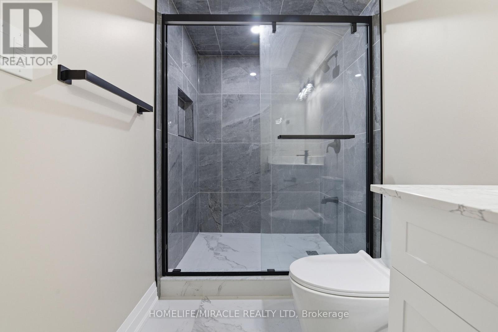 30 Malvern Court, Brampton, Ontario  L6W 1H1 - Photo 7 - W12801788