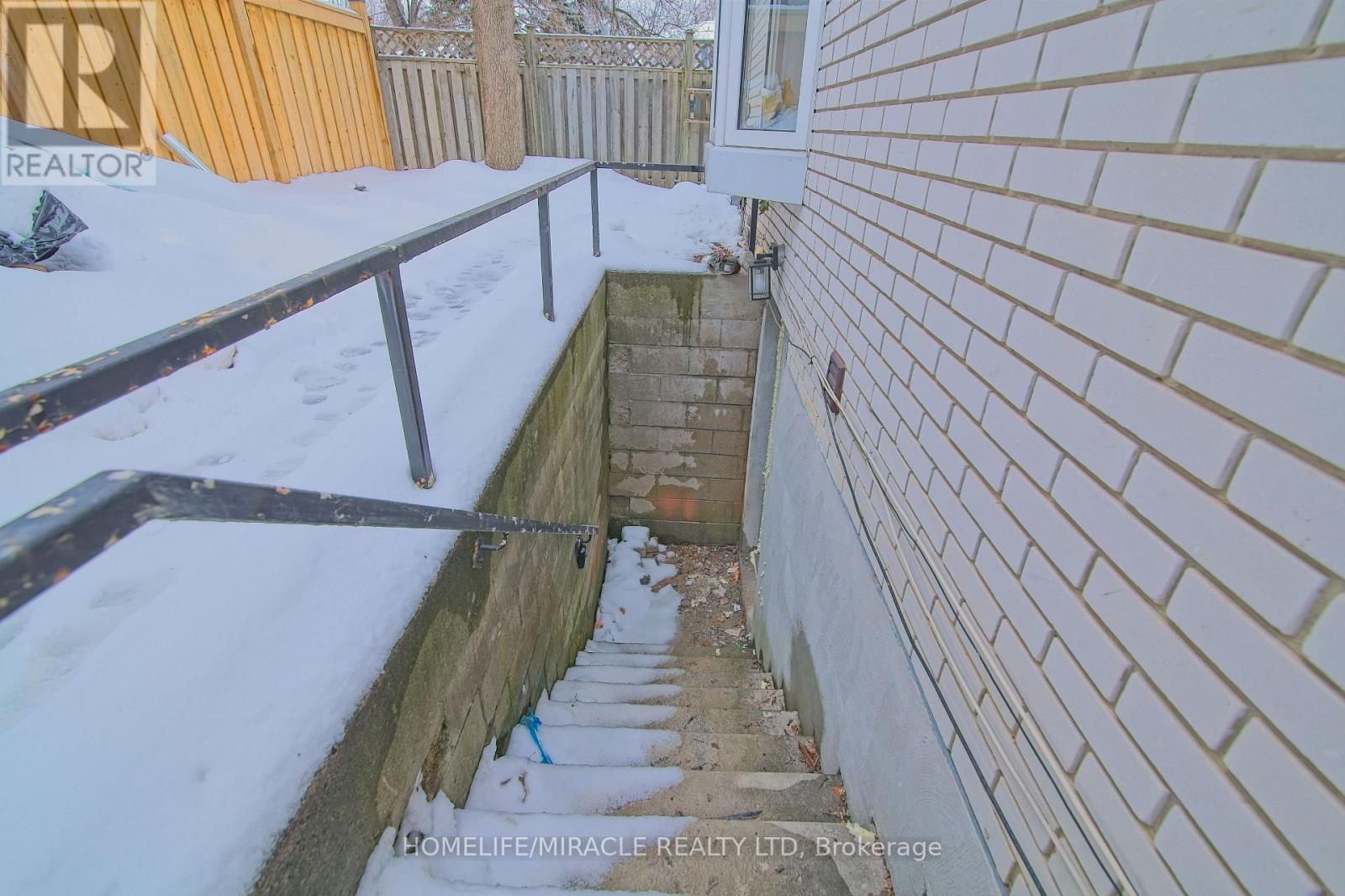 30 Malvern Court, Brampton, Ontario  L6W 1H1 - Photo 24 - W12801788