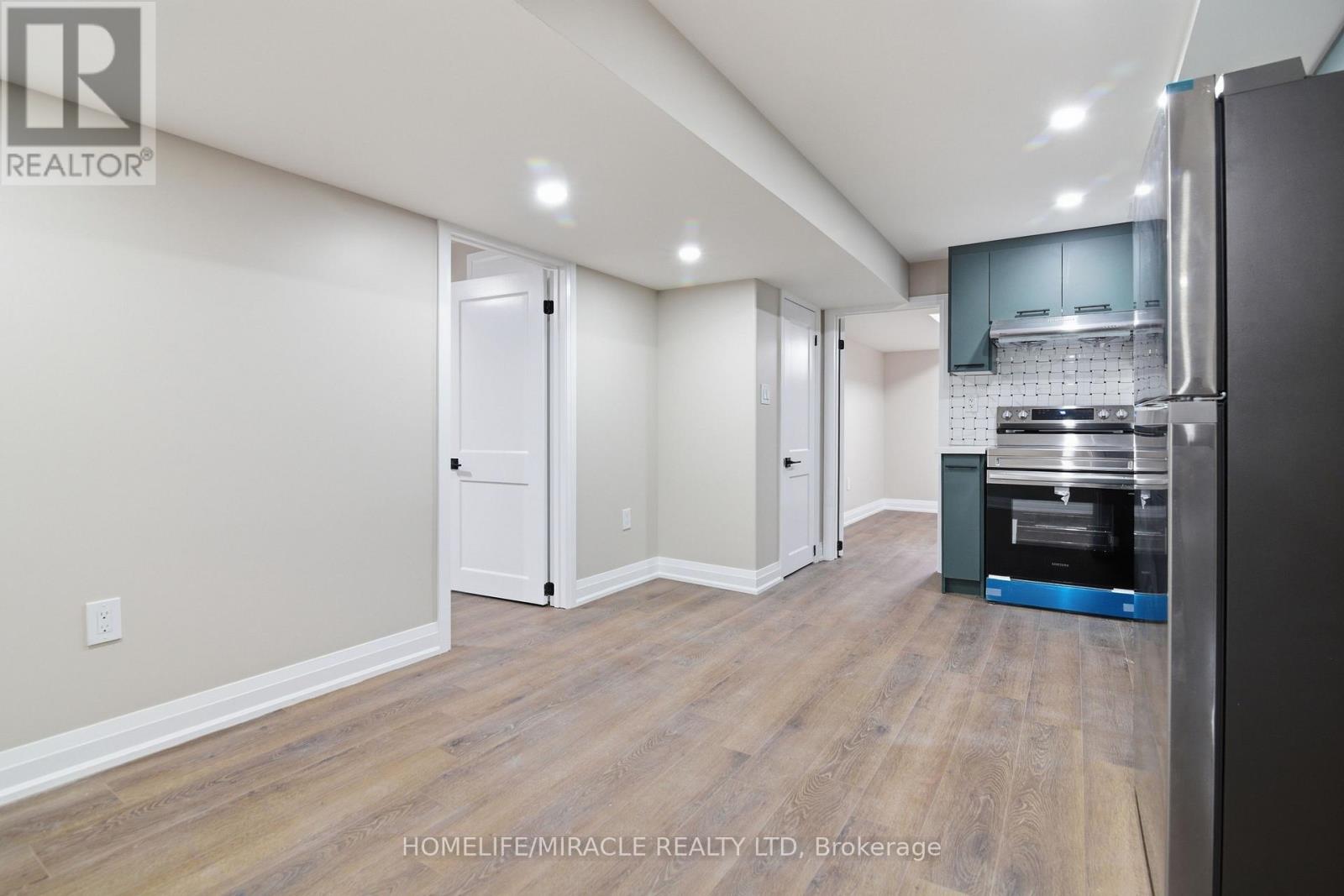 30 Malvern Court, Brampton, Ontario  L6W 1H1 - Photo 9 - W12801788