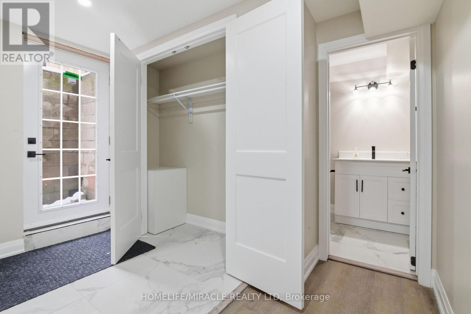 30 Malvern Court, Brampton, Ontario  L6W 1H1 - Photo 3 - W12801788