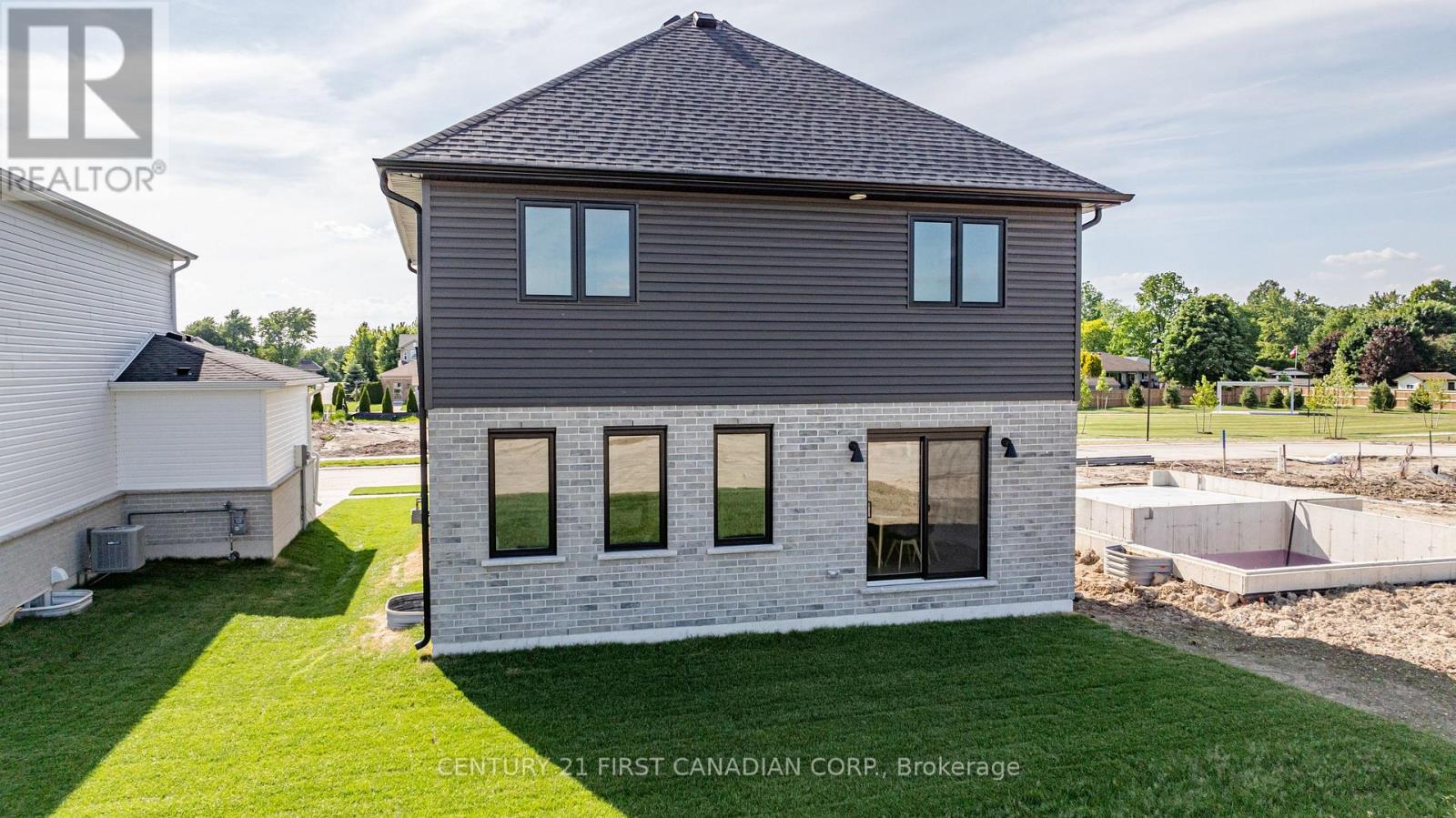 640 Ketter Way, Plympton-Wyoming, Ontario N0N 1T0 - Photo 40 - X12699026