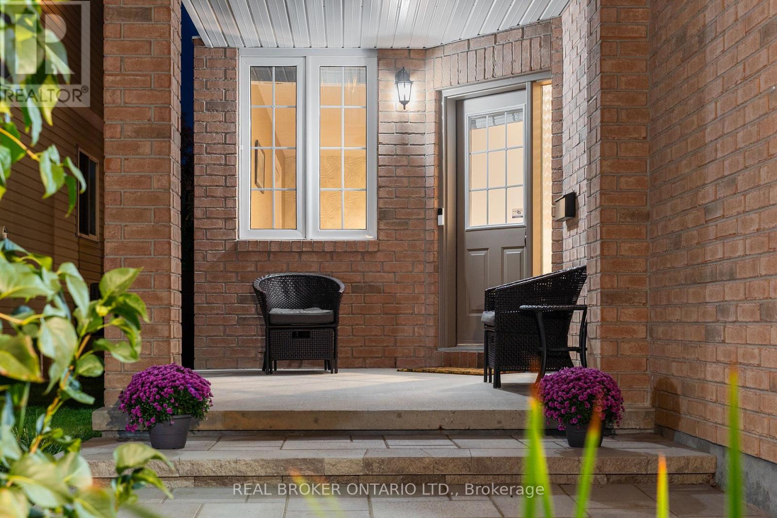 4 Totteridge Avenue, Ottawa, Ontario  K2J 5G2 - Photo 3 - X12803982