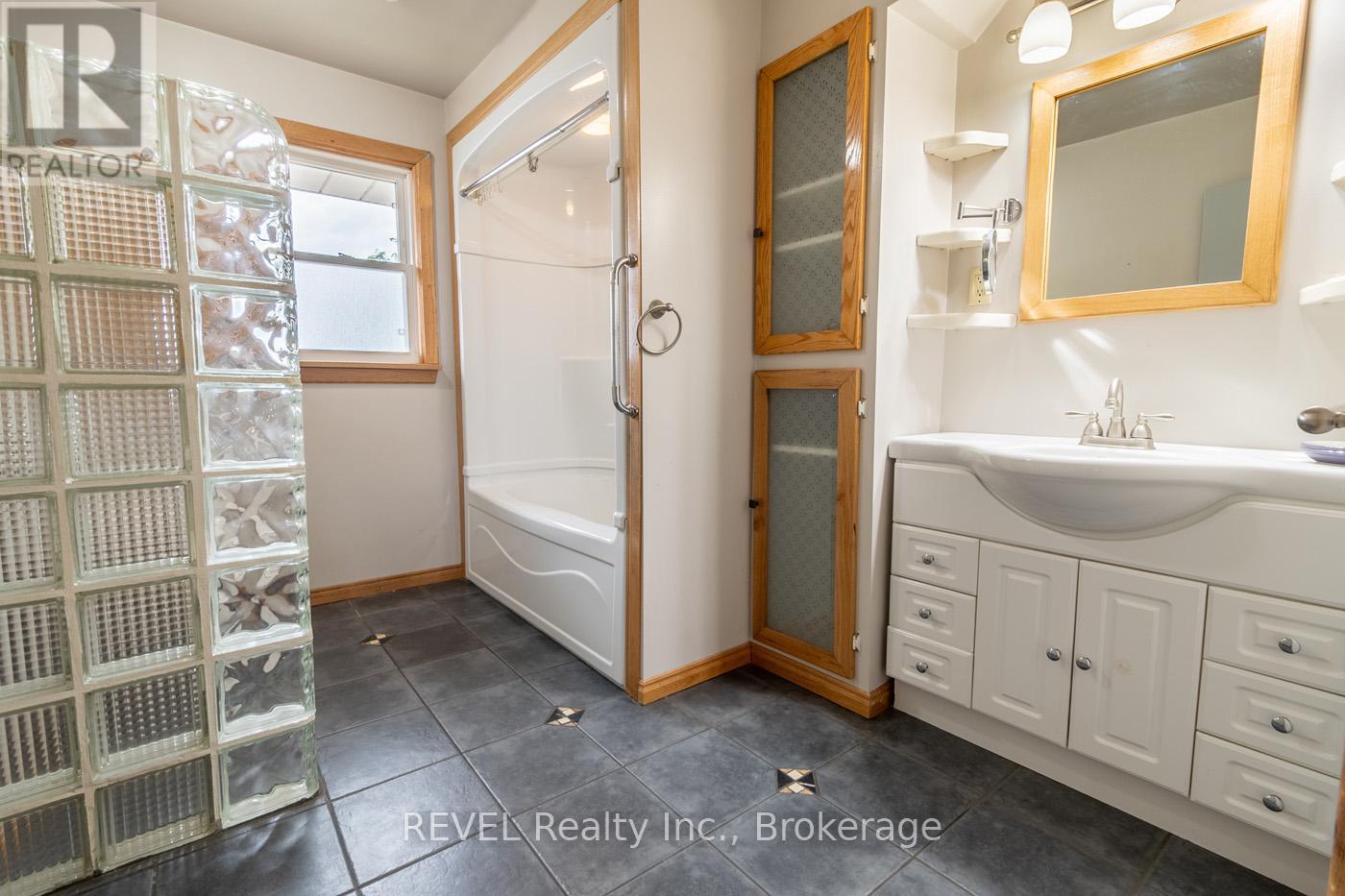 181 Cross Street, Port Colborne (Killaly East), Ontario  L3K 1L7 - Photo 16 - X12804008