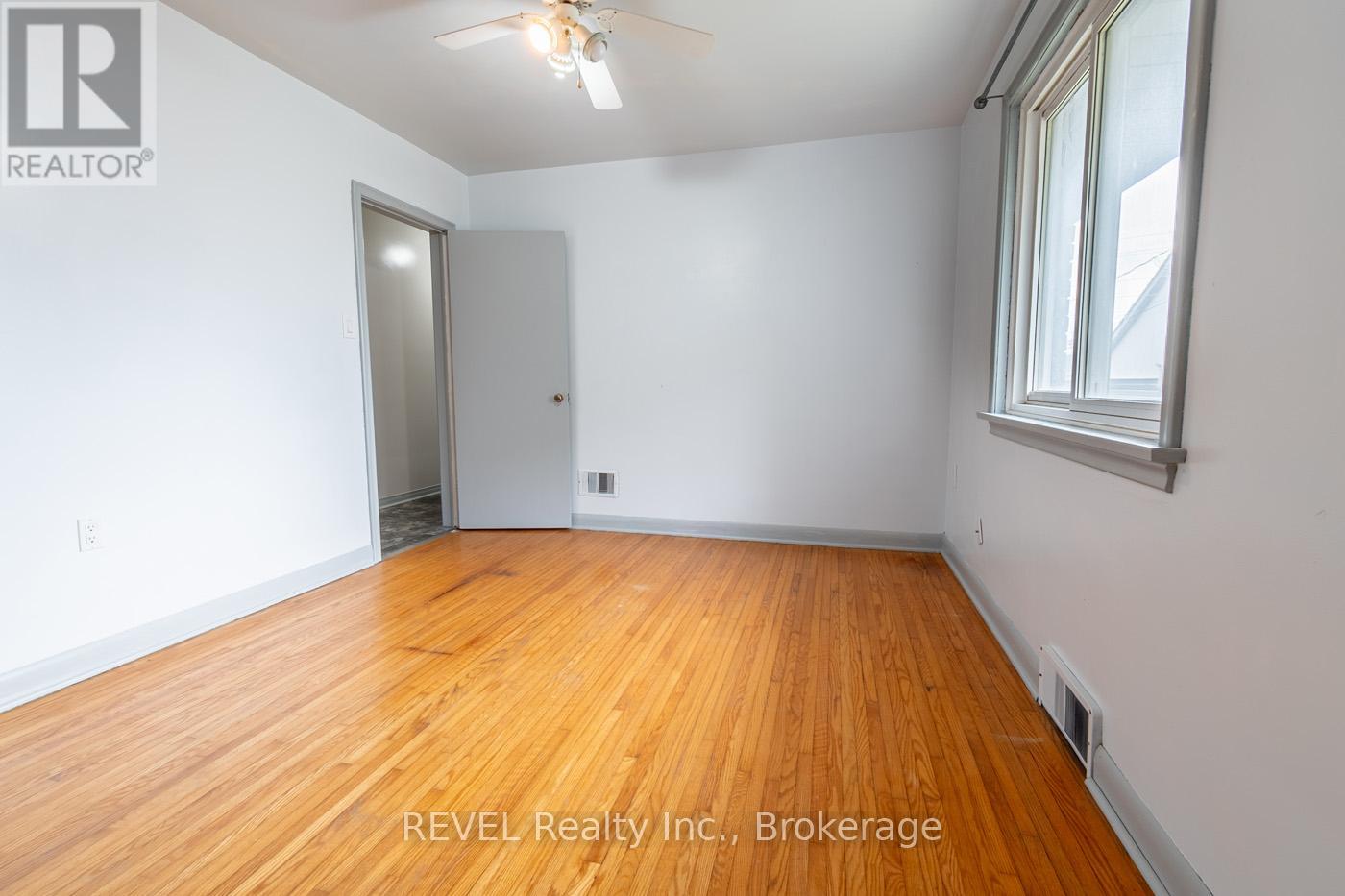 181 Cross Street, Port Colborne (Killaly East), Ontario  L3K 1L7 - Photo 18 - X12804008