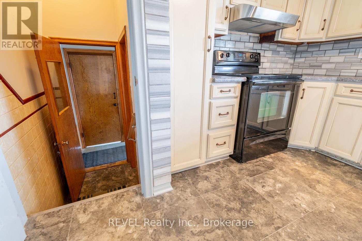 181 Cross Street, Port Colborne (Killaly East), Ontario  L3K 1L7 - Photo 19 - X12804008