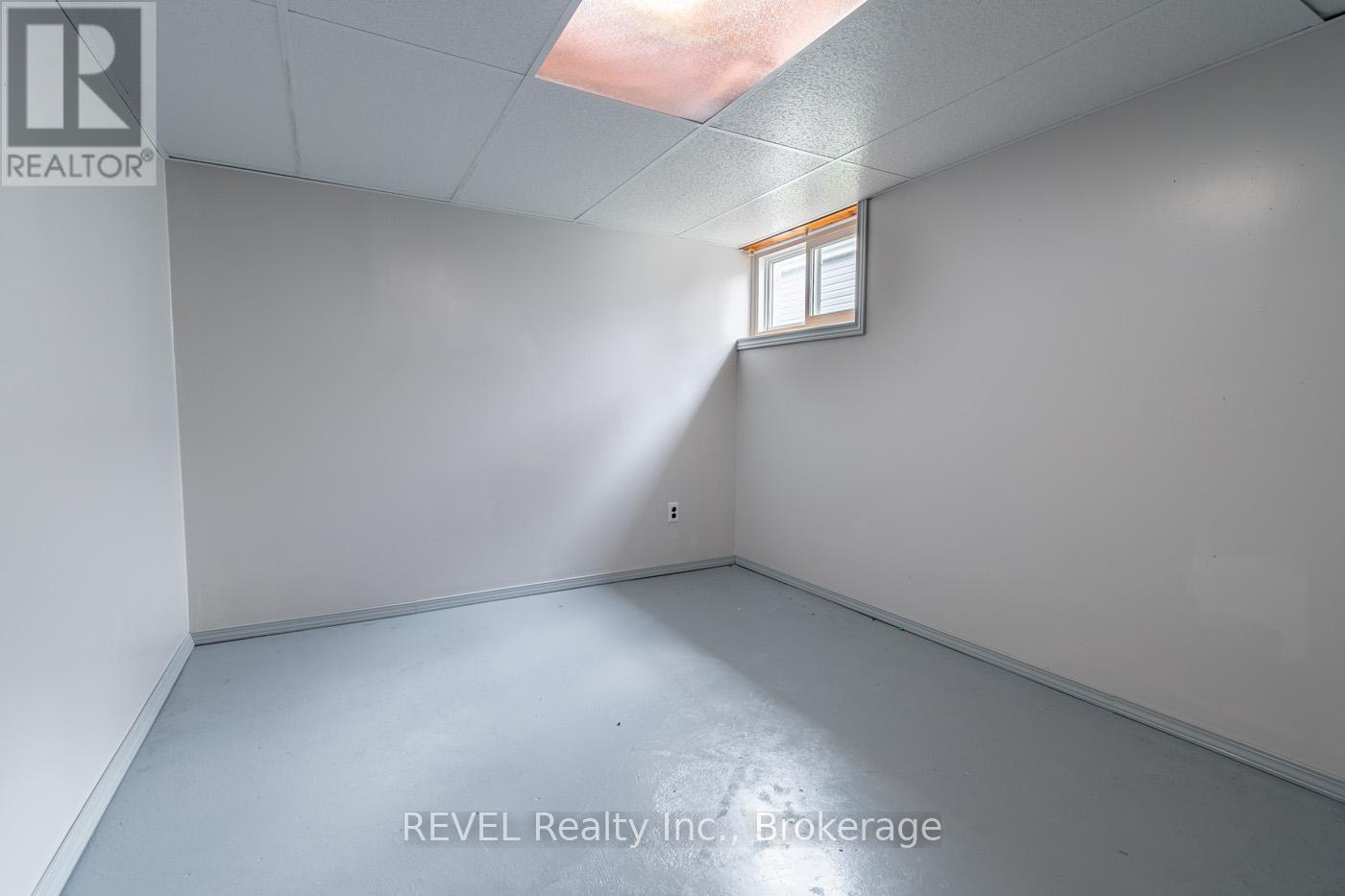 181 Cross Street, Port Colborne (Killaly East), Ontario  L3K 1L7 - Photo 30 - X12804008