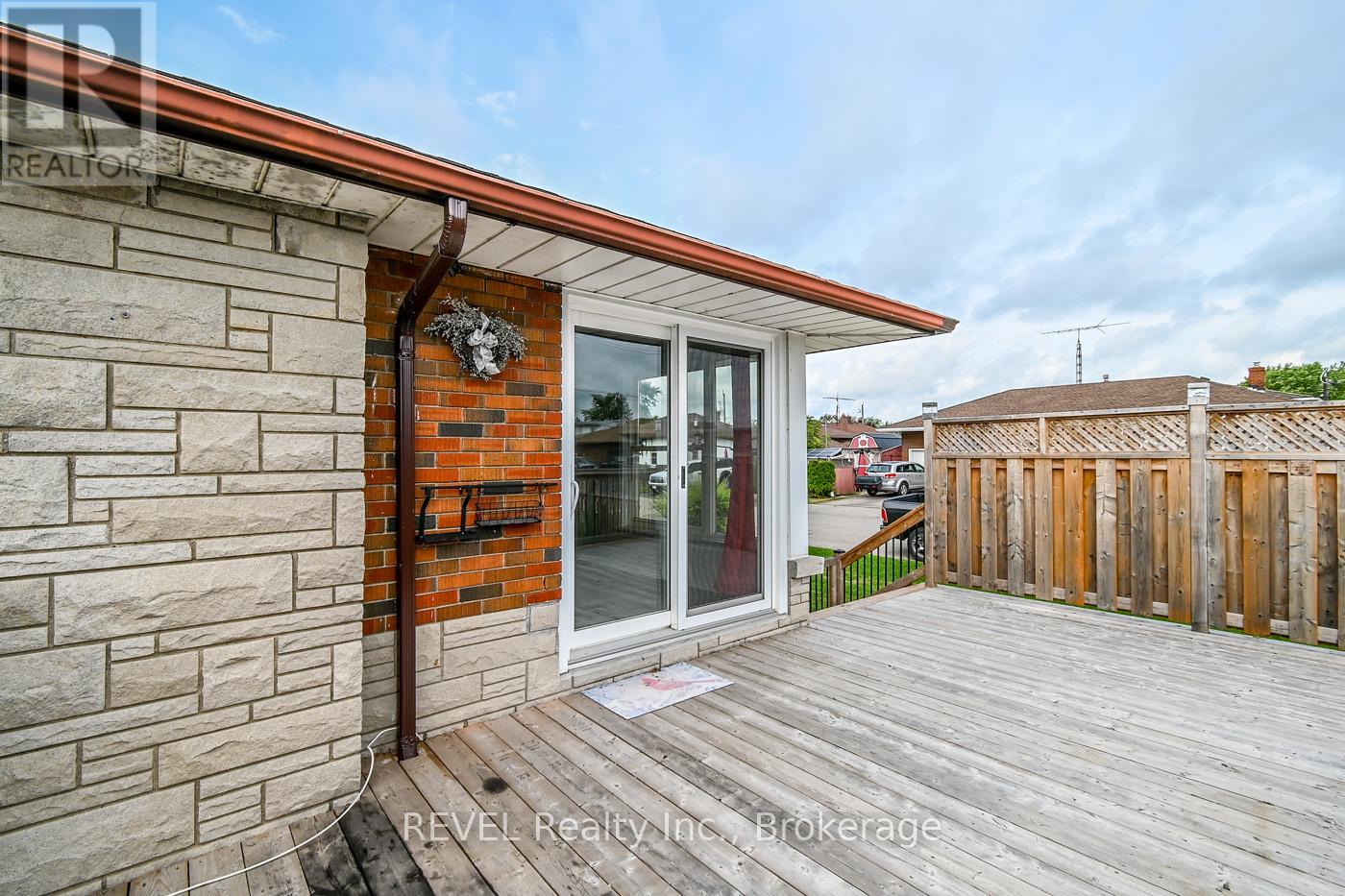 181 Cross Street, Port Colborne (Killaly East), Ontario  L3K 1L7 - Photo 35 - X12804008