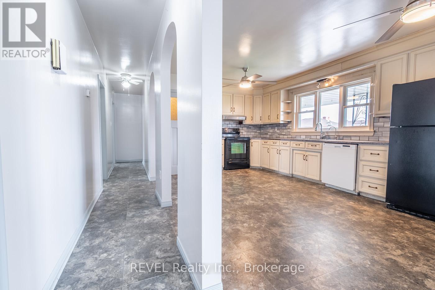 181 Cross Street, Port Colborne (Killaly East), Ontario  L3K 1L7 - Photo 8 - X12804008