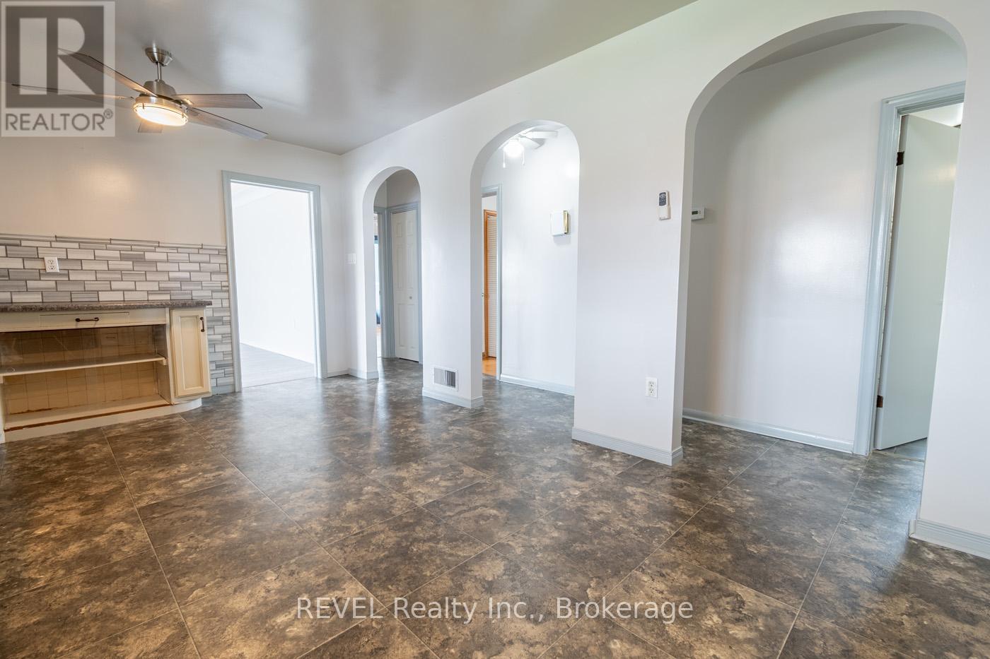 181 Cross Street, Port Colborne (Killaly East), Ontario  L3K 1L7 - Photo 9 - X12804008