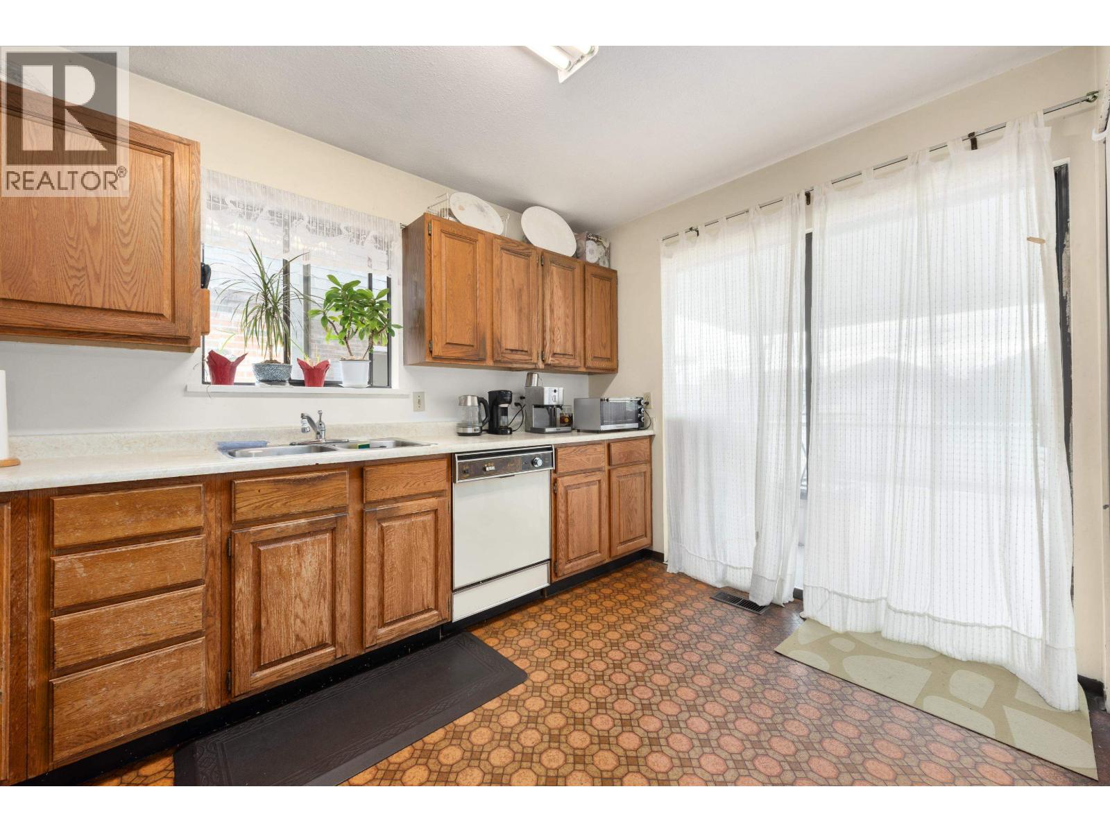 4240 Dundas Street, Burnaby, British Columbia  V5C 1B1 - Photo 6 - R3091298